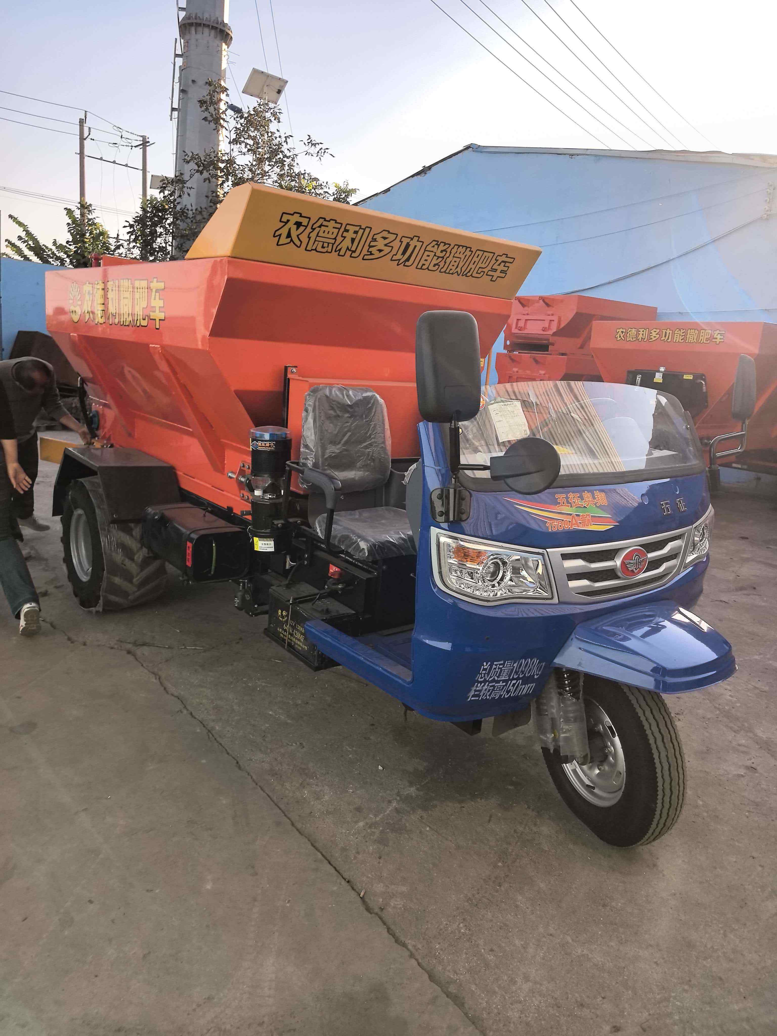 大兴安岭地区运粮加肥车三轮撒粪车 - 方案